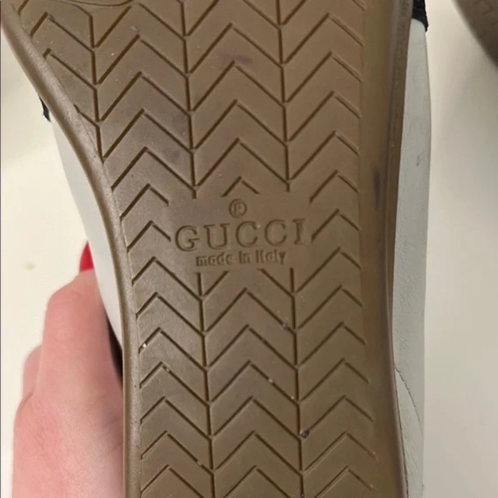 Gucci Black and Gray Athletic Shoes with Lace-Up Closure - Picture 5 of 7